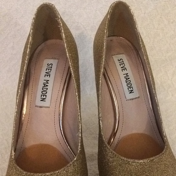 LAST CHANCE Steve Madden gold glitter stiletto heels 5.5 - Picture 6 of 7